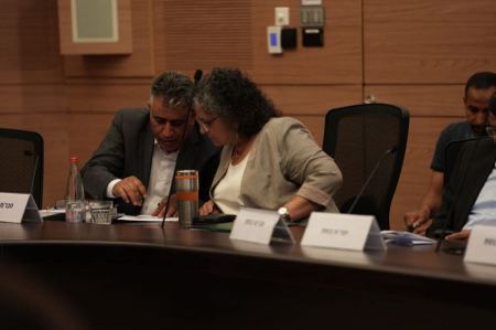 مشاركة واسعة في أعمال "يوم النقب" في الكنيست بمبادرة النائب يوسف العطاونة